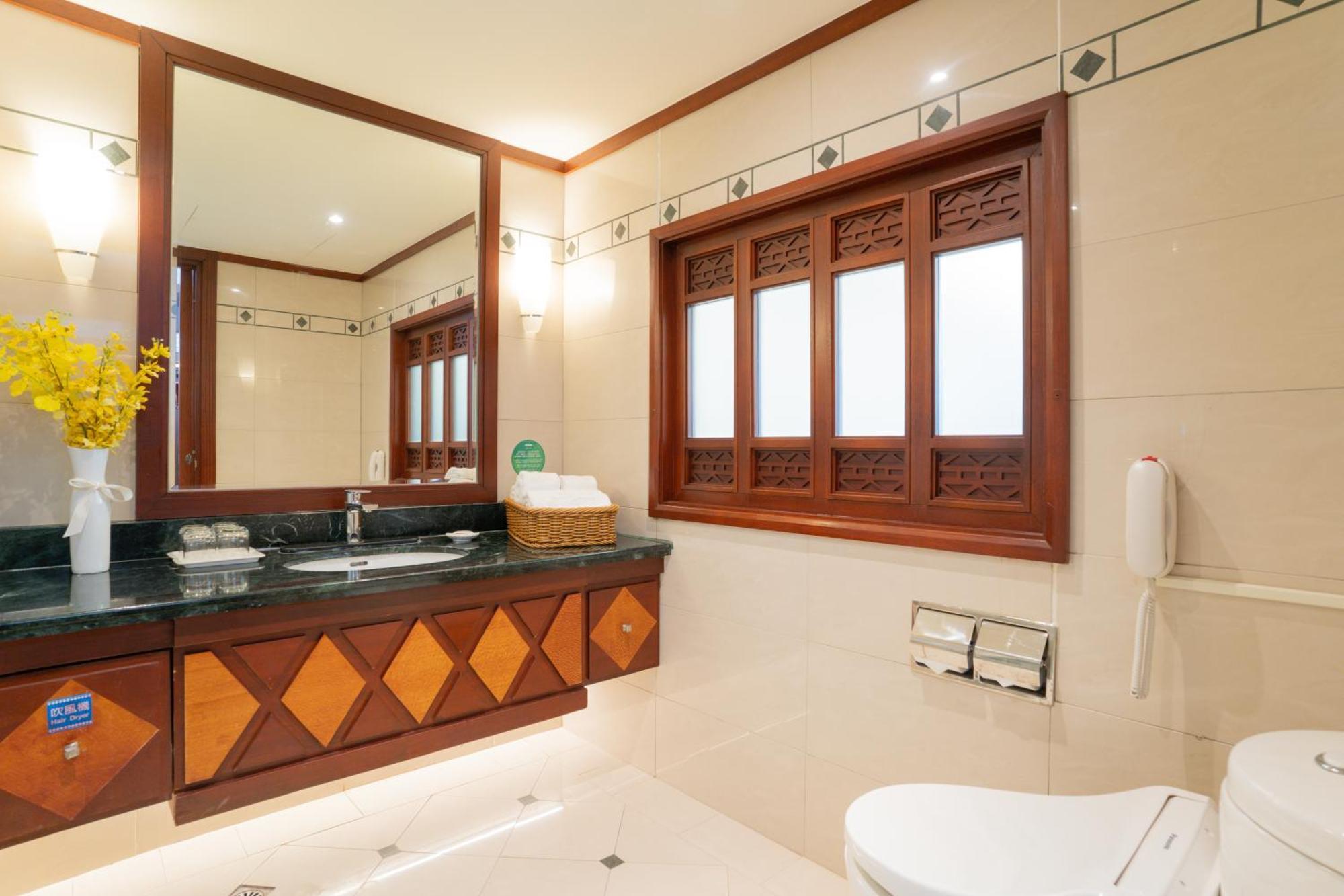 Formosan Naruwan Hotel T'ai-tung Exteriör bild A bathroom in a hotel
