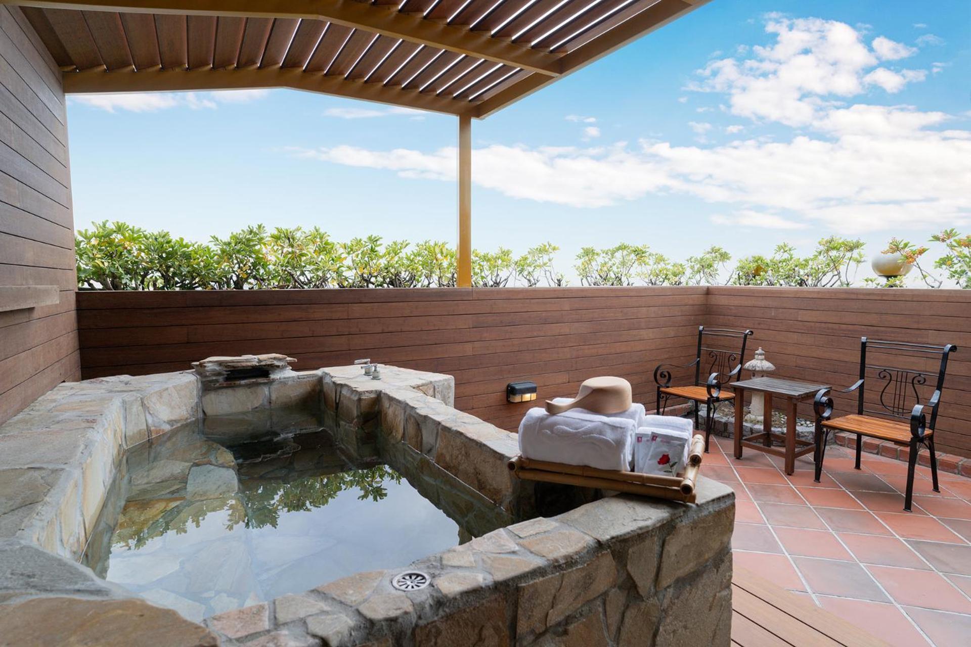 Formosan Naruwan Hotel T'ai-tung Exteriör bild A private onsen