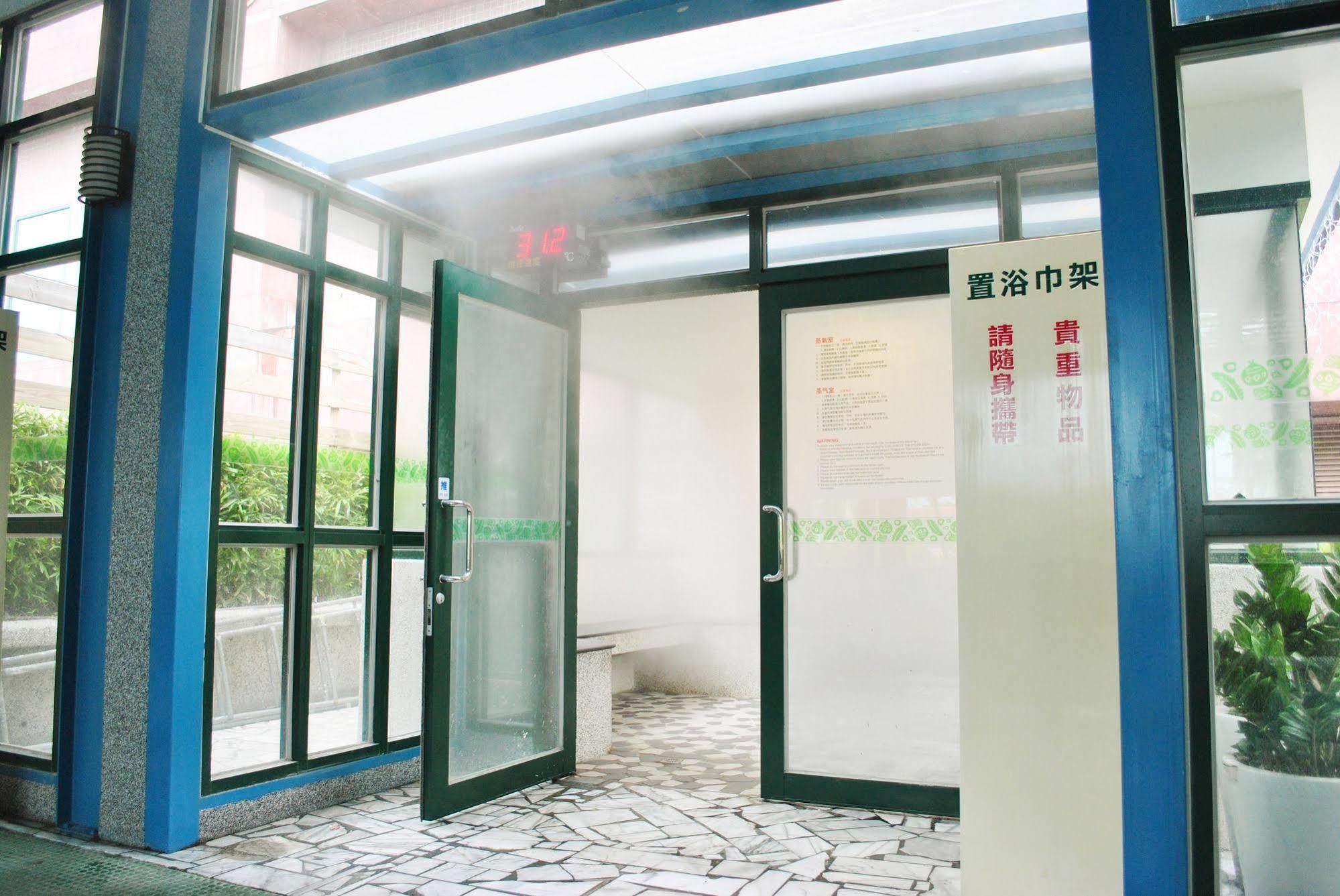Formosan Naruwan Hotel T'ai-tung Exteriör bild Entrance to the library